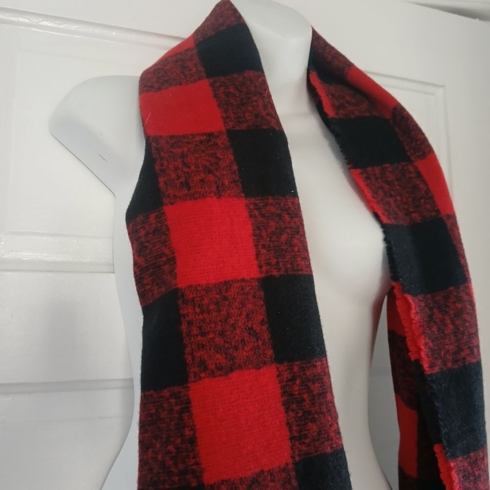 Old Navy Red and Black Buffalo Plaid Blanket Scarf Fringe Hem 26 x 75 Soft - Picture 4 of 14